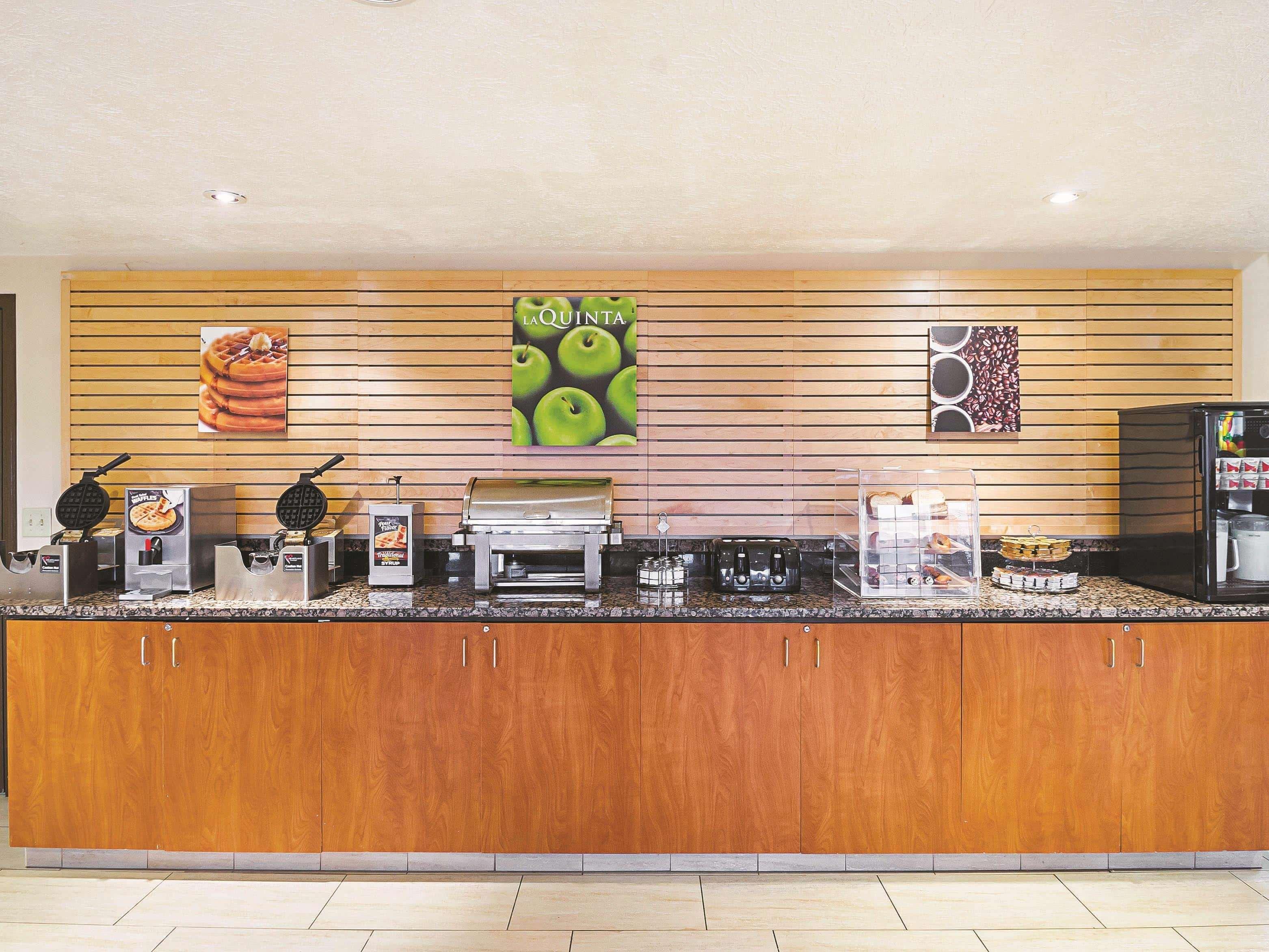 Hotel La Quinta By Wyndham Woodburn Exterior foto